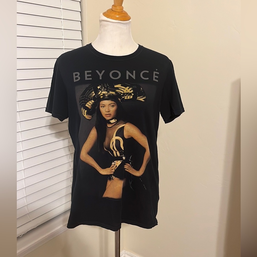 Official Beyoncé Mrs. Carter Show World Tour MMXIII Concert Tee